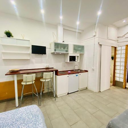 025 Caterina Look Izquierda Apartment Barcelona Exterior photo